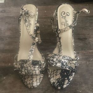 Black and Cream Women's Sandals